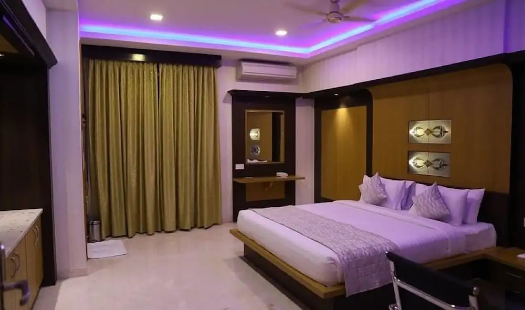 Iroomz Hotel SR Grand