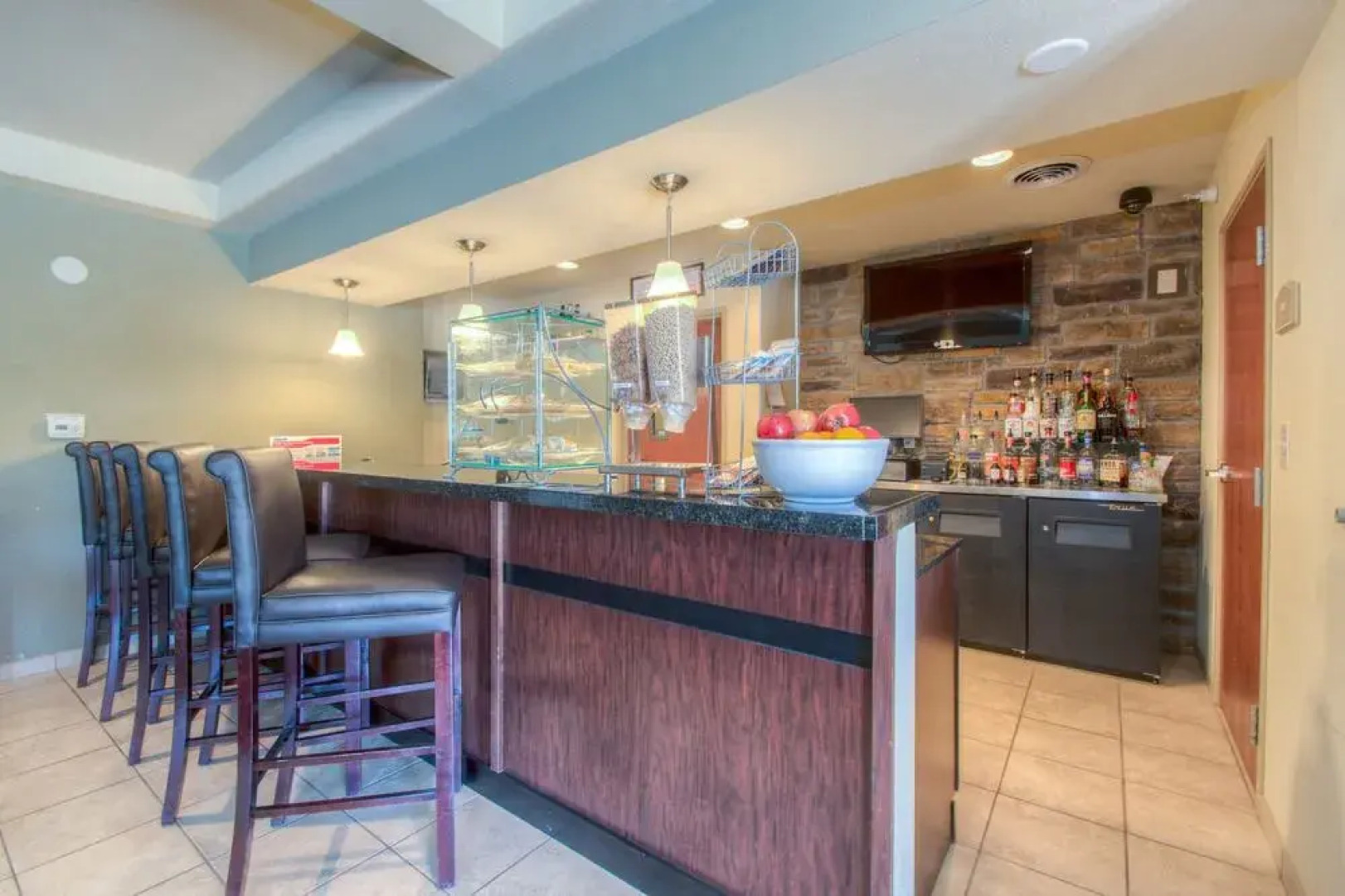 Cobblestone Inn & Suites