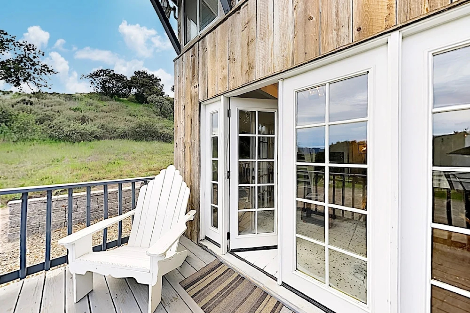 Private Cottage on Vineyard W/ Loft & Hill Views Cottage