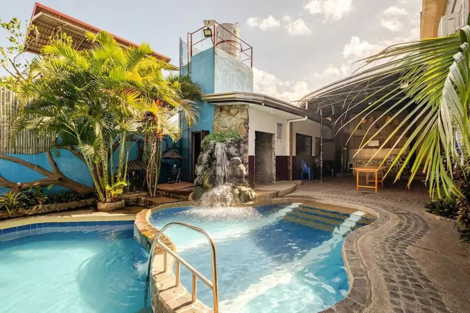 Ross Rose Budget Hotel