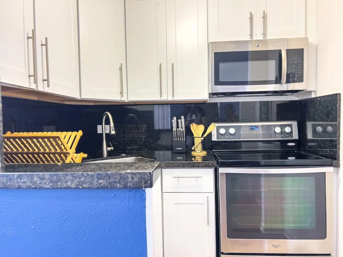 Bella Vista - Water Views Pool and Parking