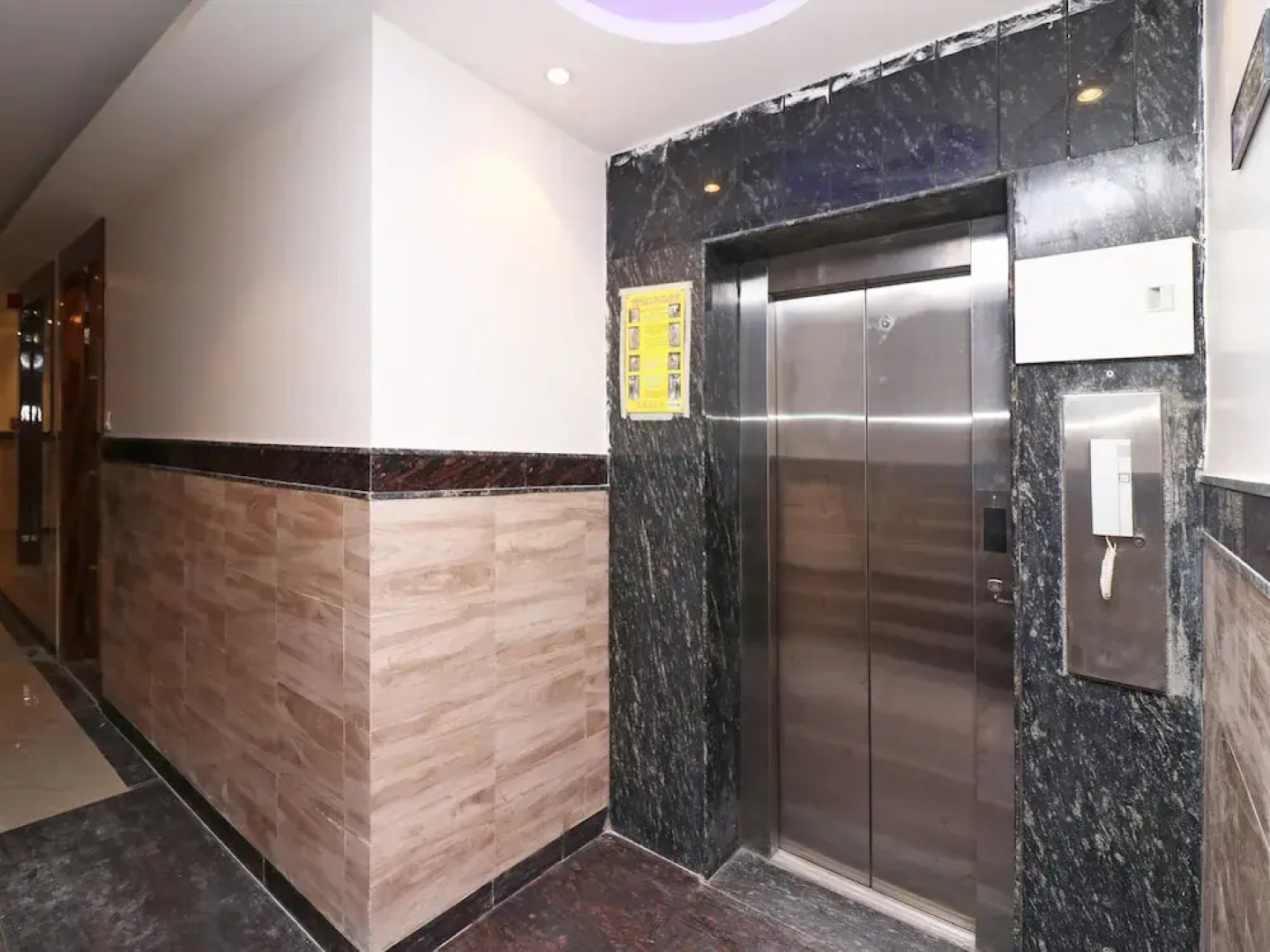 Oyo 27009 Hotel Alovia Delhi