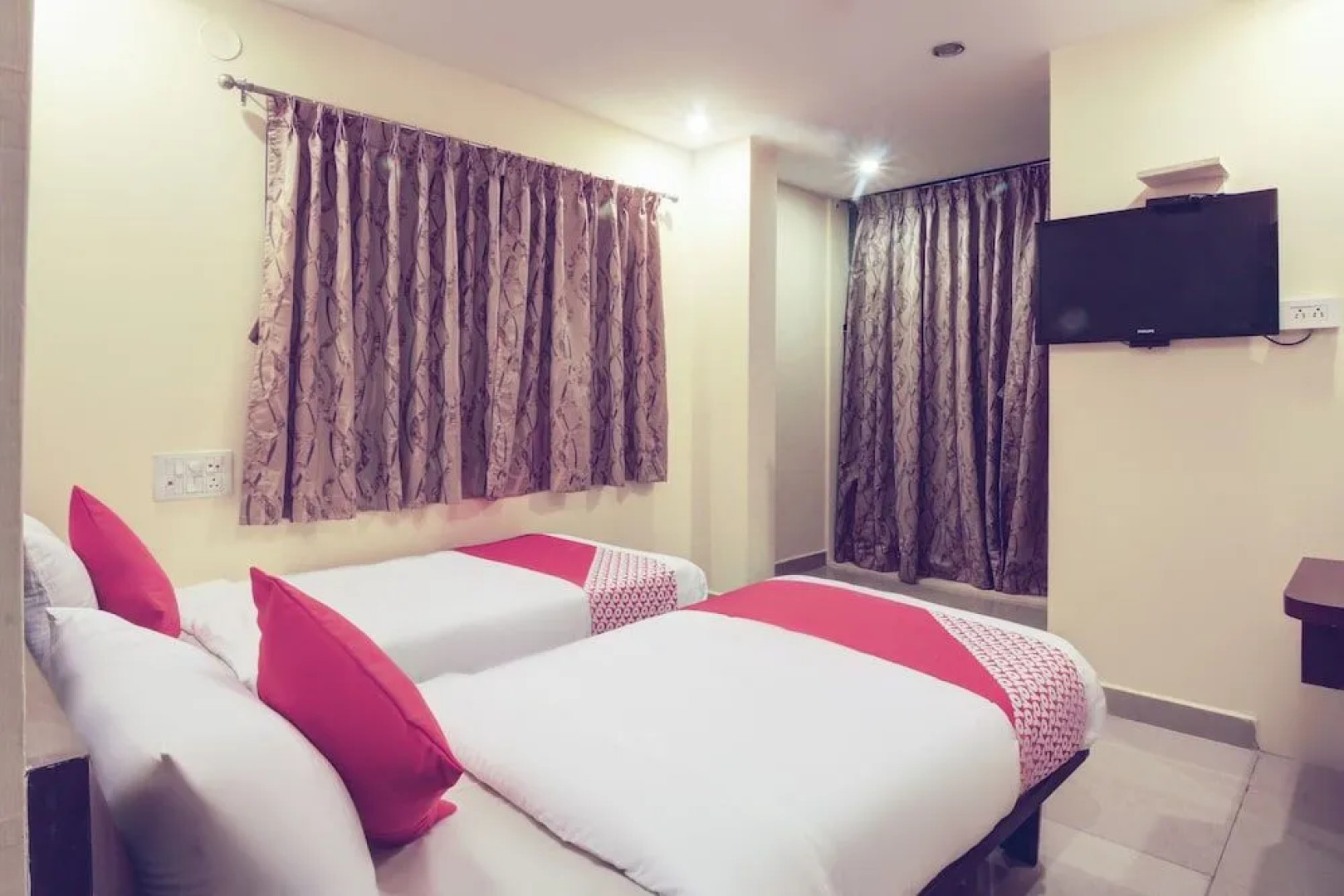 Oyo 28047 Hotel Galaxy Residency