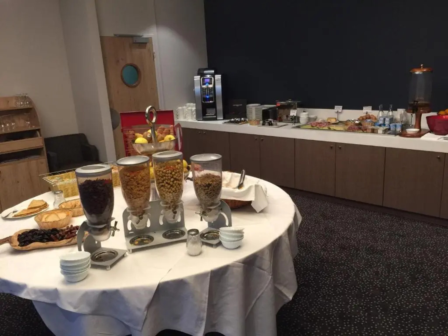 Hostellerie Saint Vincent Beauvais Aéroport