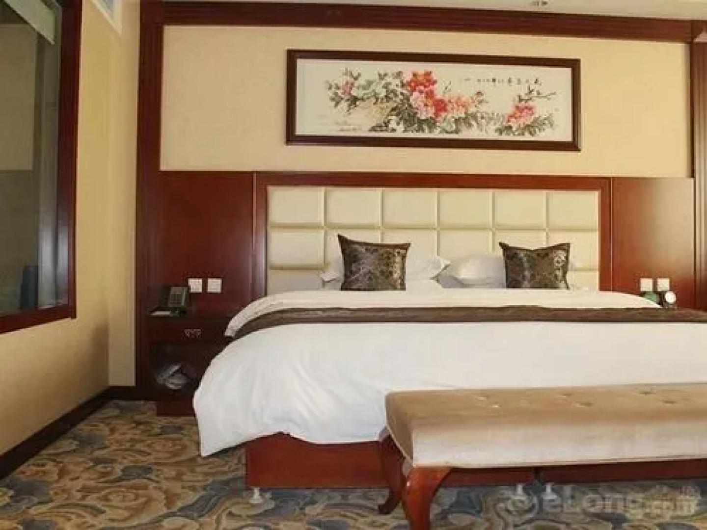 Long Fei Sheng Shi International Hotel