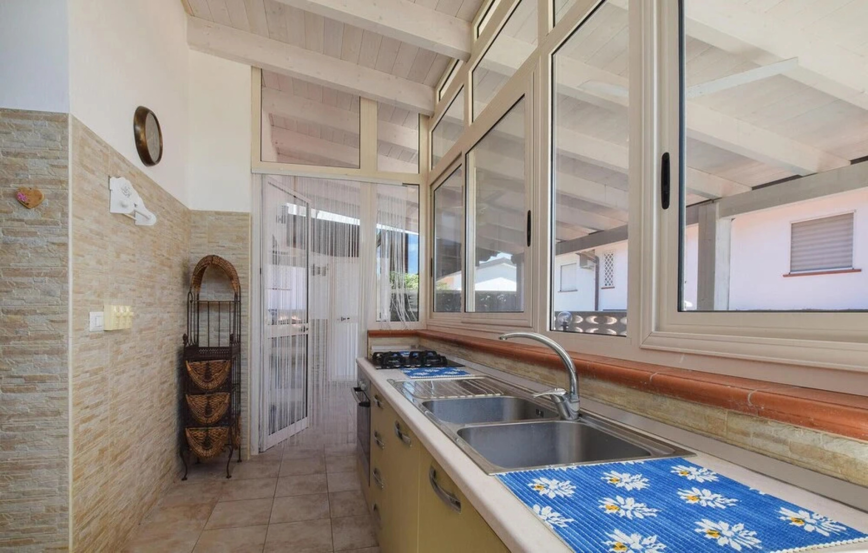 Stunning Home in Roseto Capo Spulico With 4 Bedrooms