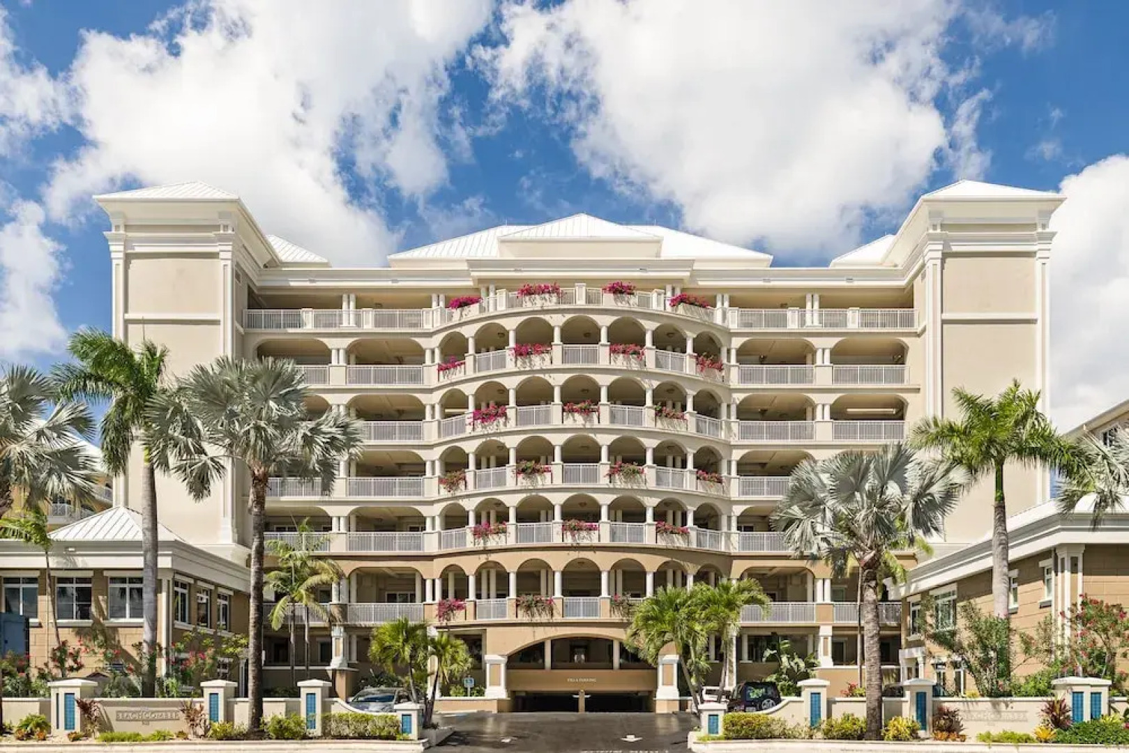 Club Se7en at The Beachcomber