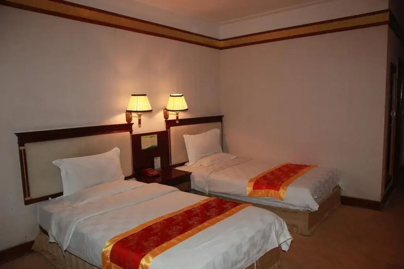 Tibet Shannan Yulong Holiday Hotel