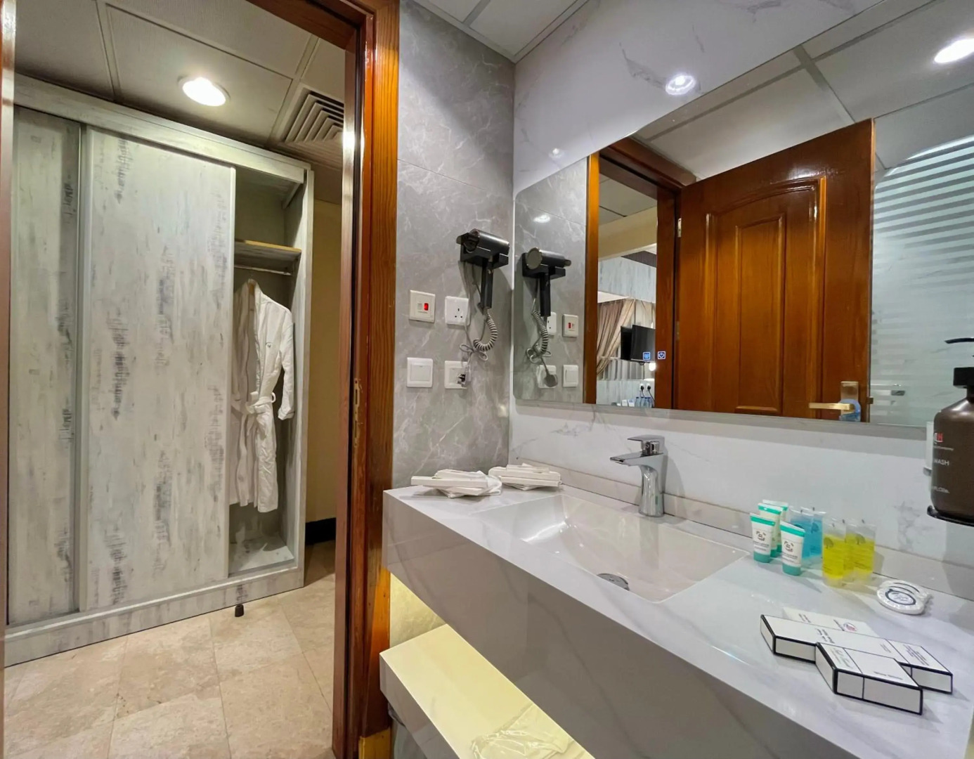 Zowar International Hotel