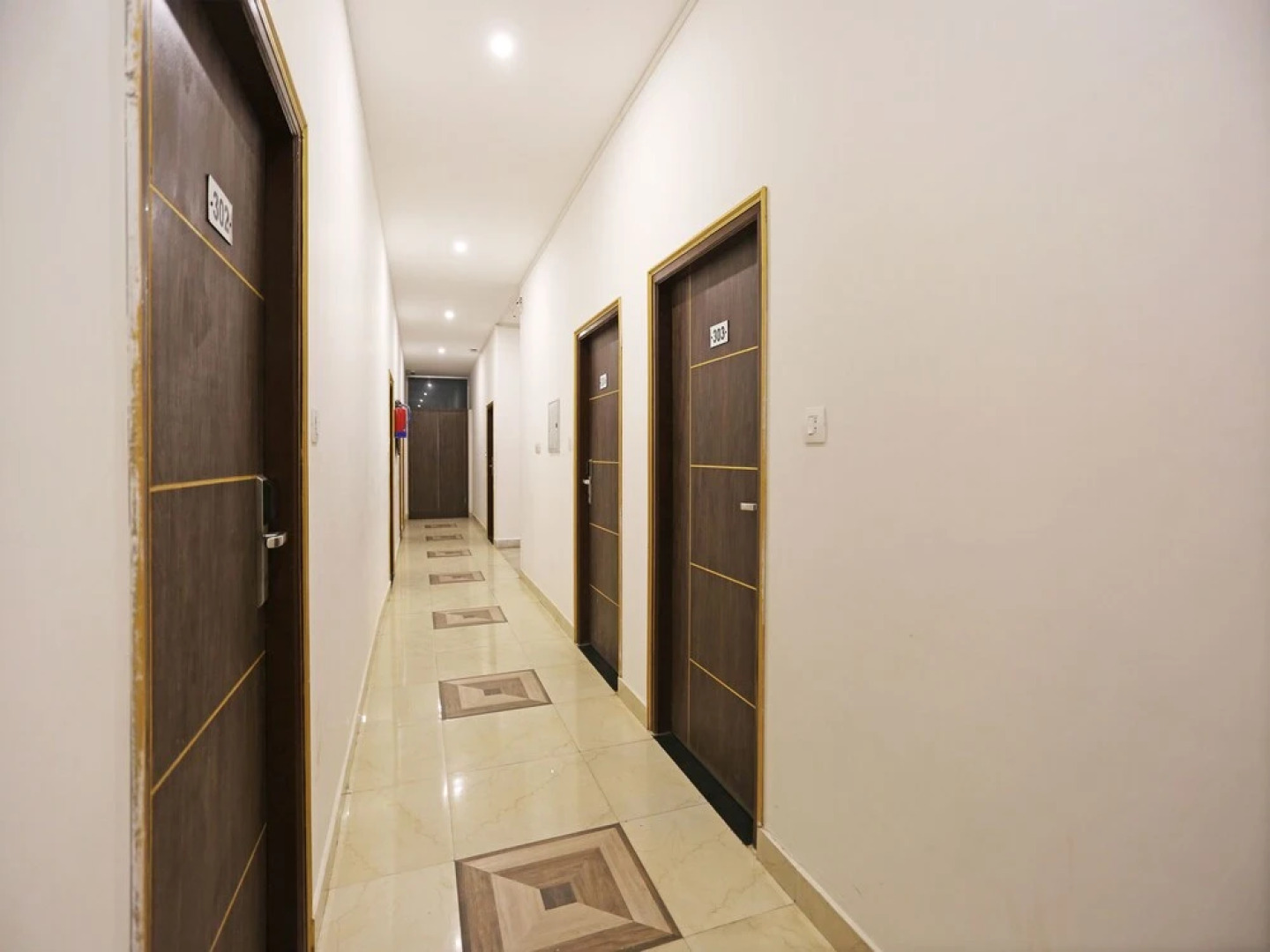 OYO Flagship 120 Gupta Inn Cantonment