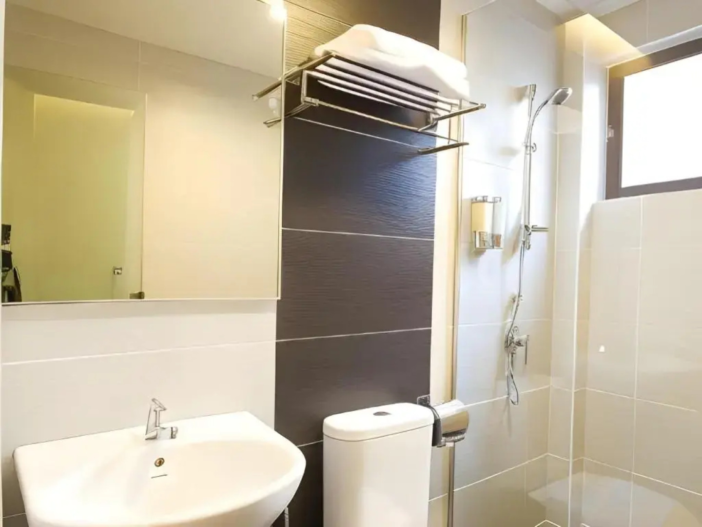 Lotus Hotel Masjid India