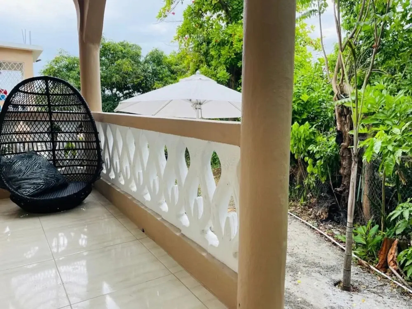 Adorable 1BR Cottage Walk to the Beach Priory