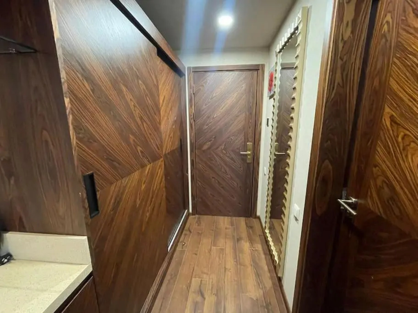 Leo Group BEST STUDIO 1201 Dreamland Oasis CHAKVI