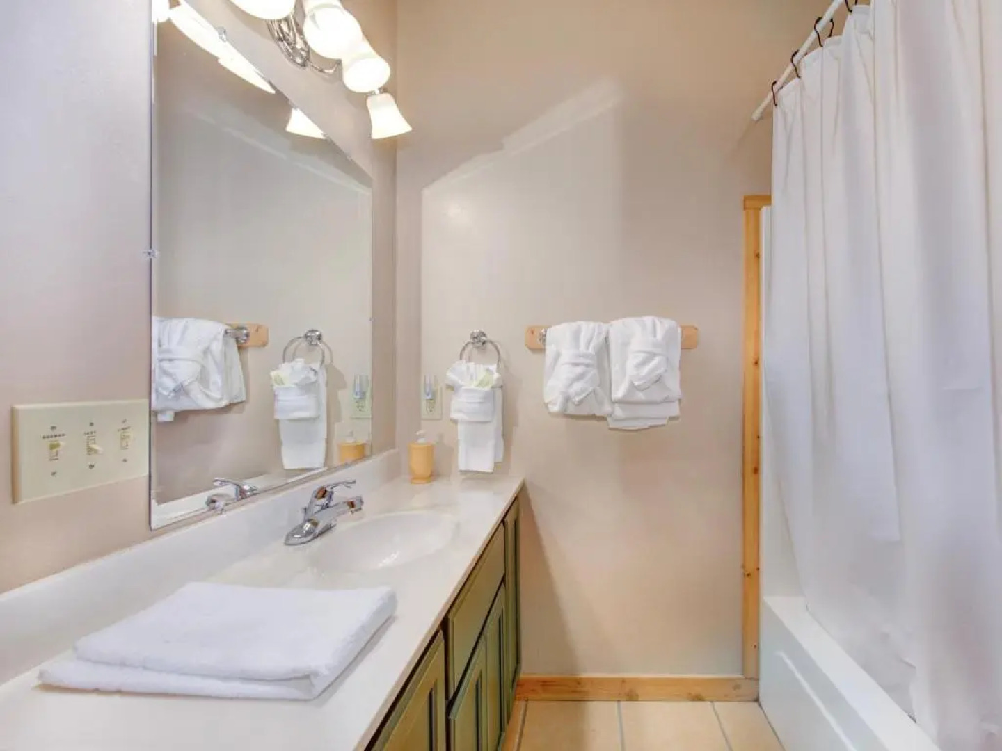 Mountain Magic, 3 Bedroom, Pool, Hot Tub, Game Room, Fireplace, Sleeps 9