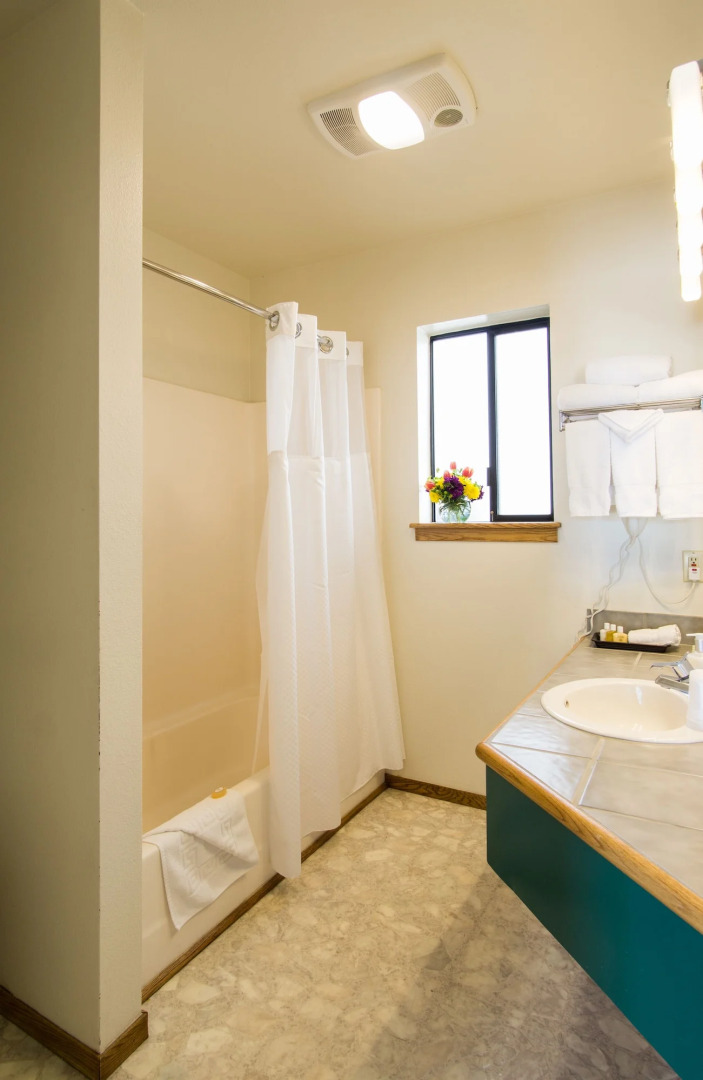 Mourelatos Lakeshore Resort