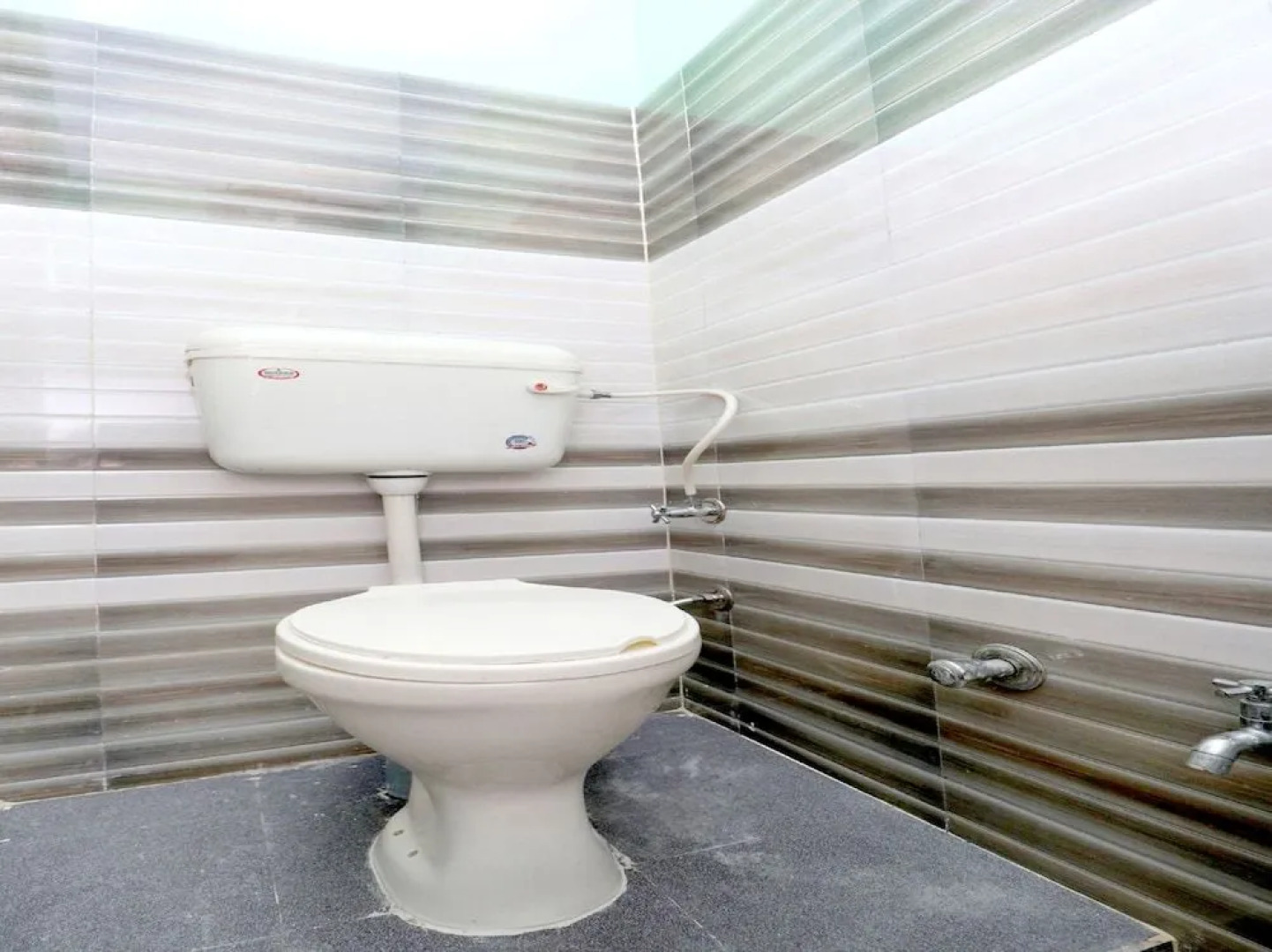 Oyo 39852 Hotel Noor