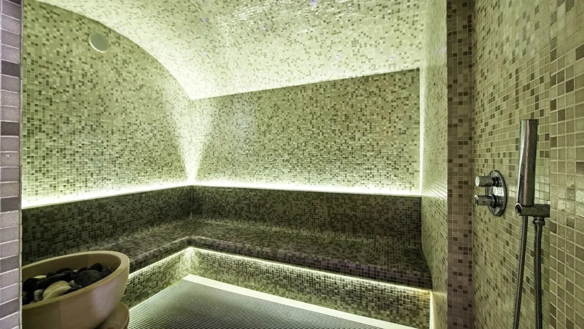 Four Seasons Country Club