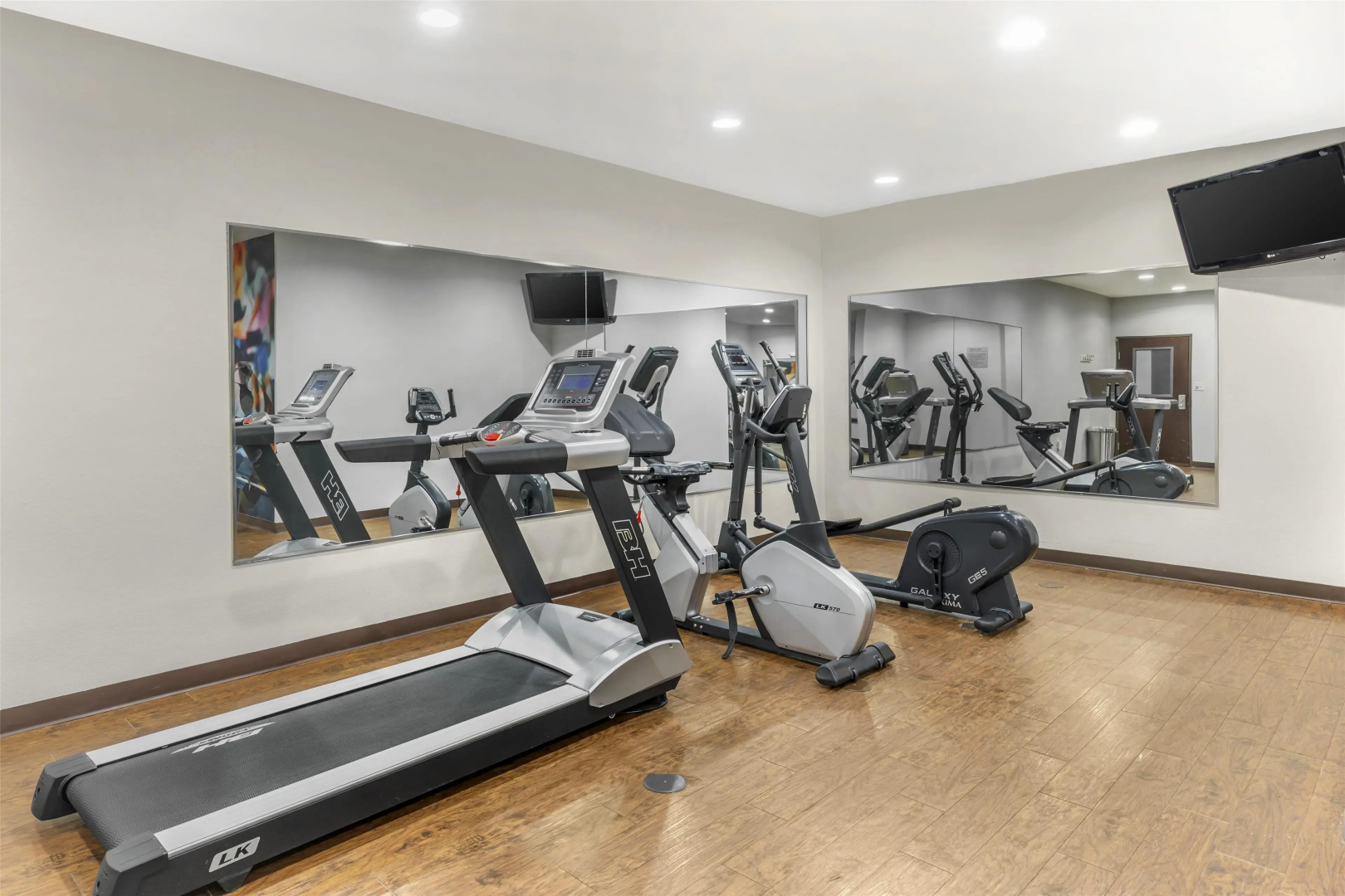 Best Western Plus Fort Worth Forest Hill Inn & Suites