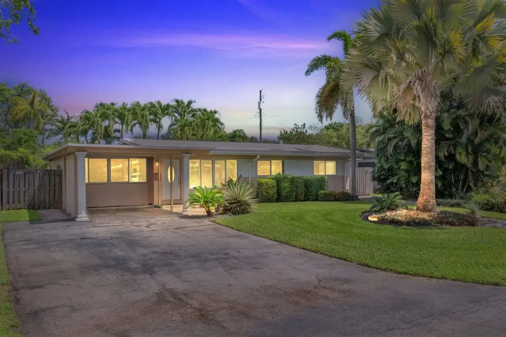 Shangri-la 3 Bedroom Home by RedAwning