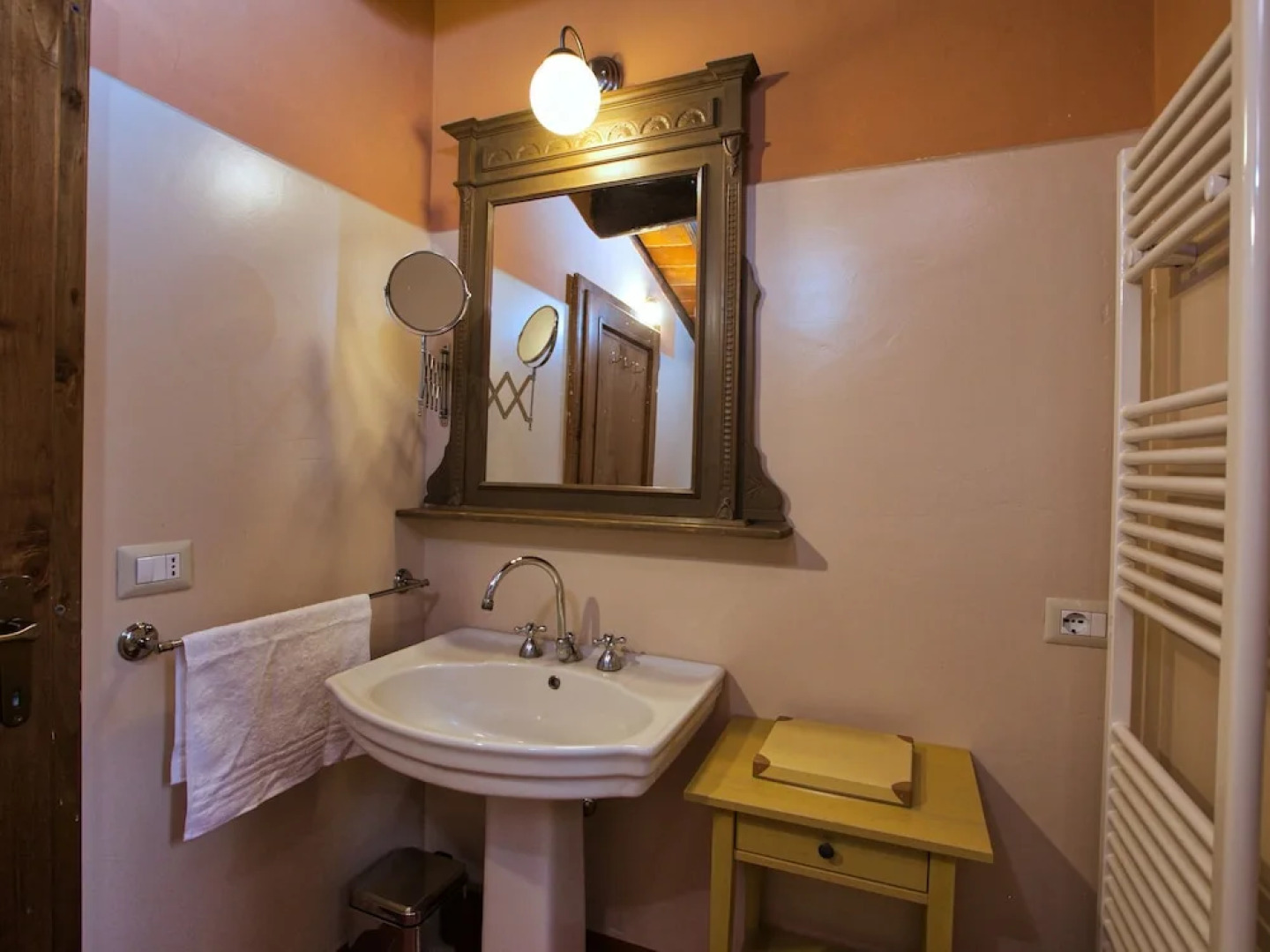 Magnificent Farmhouse in Lucignano With Swimming Pool