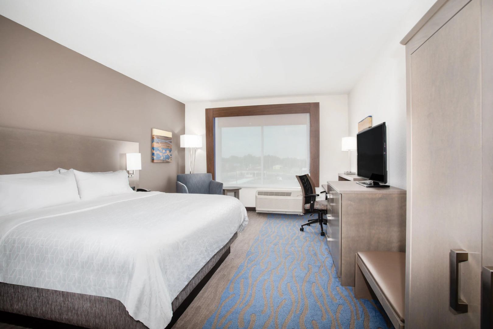 Holiday Inn Express & Suites Great Bend by IHG