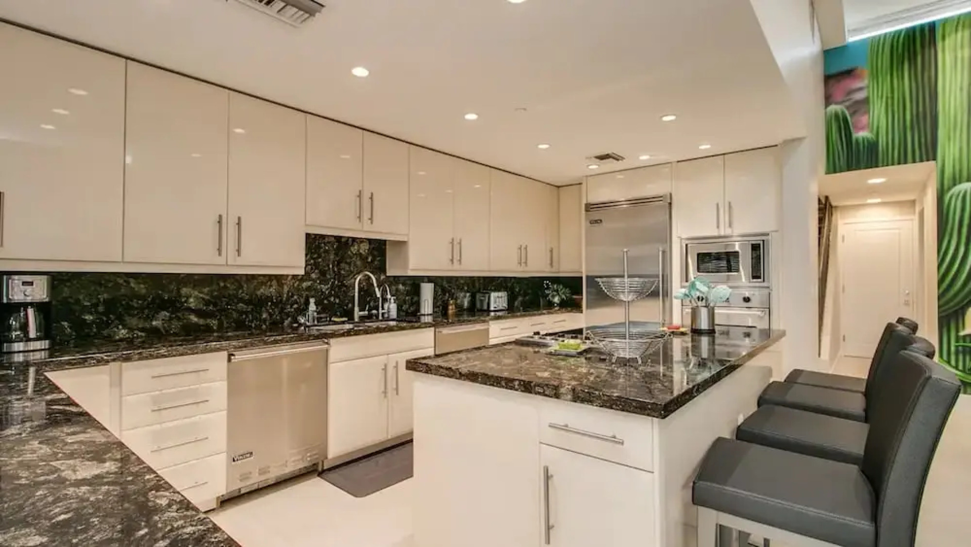 Luxe 4 Bdrm W/pool and Spa on Golf Course Lot!