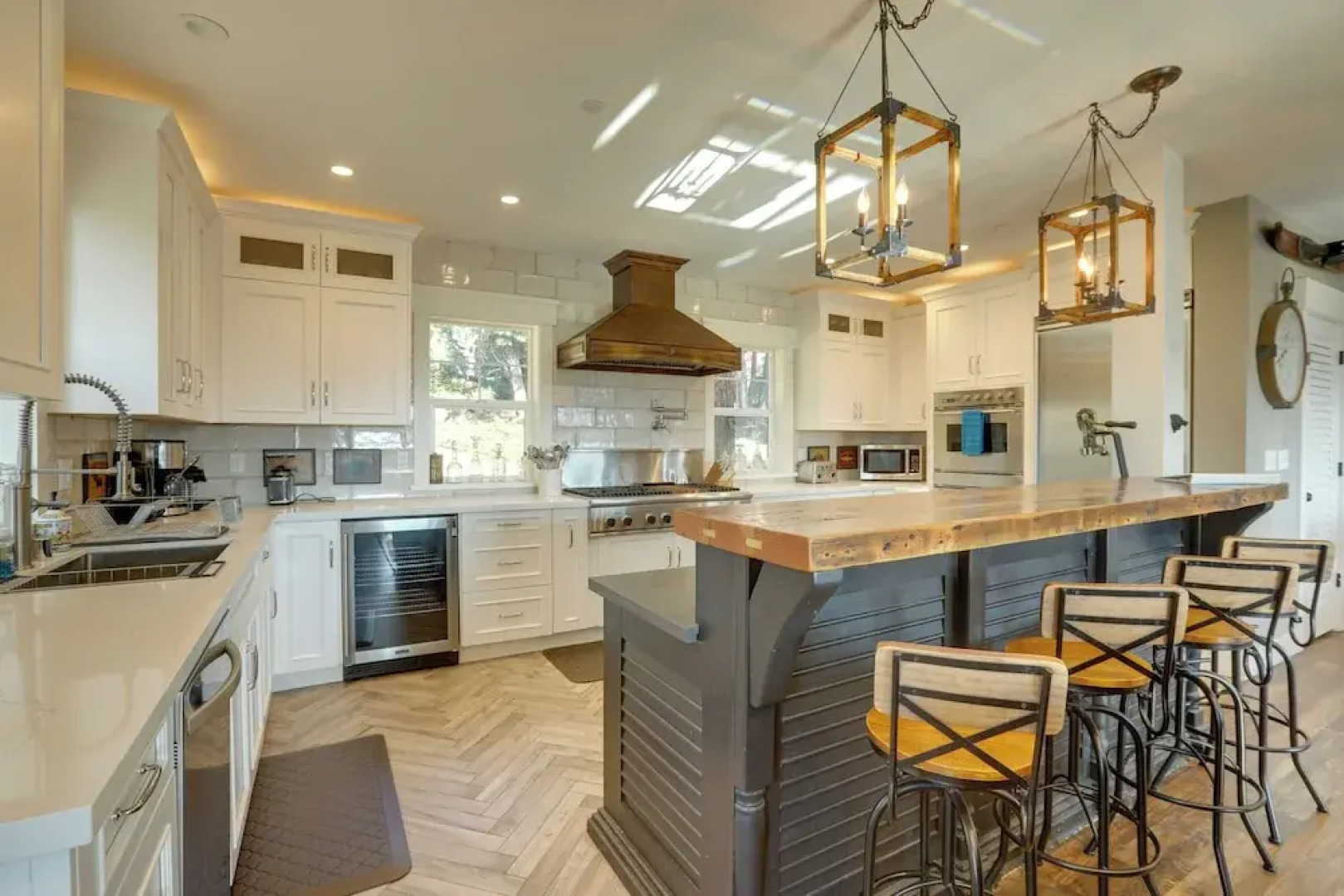 Lake Tahoe Views & Hot Tub: Stunning Luxury Home!