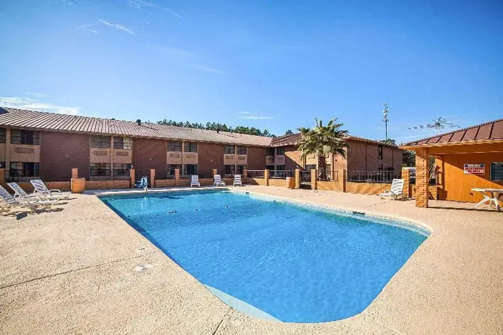 Clarion Pointe Marshall