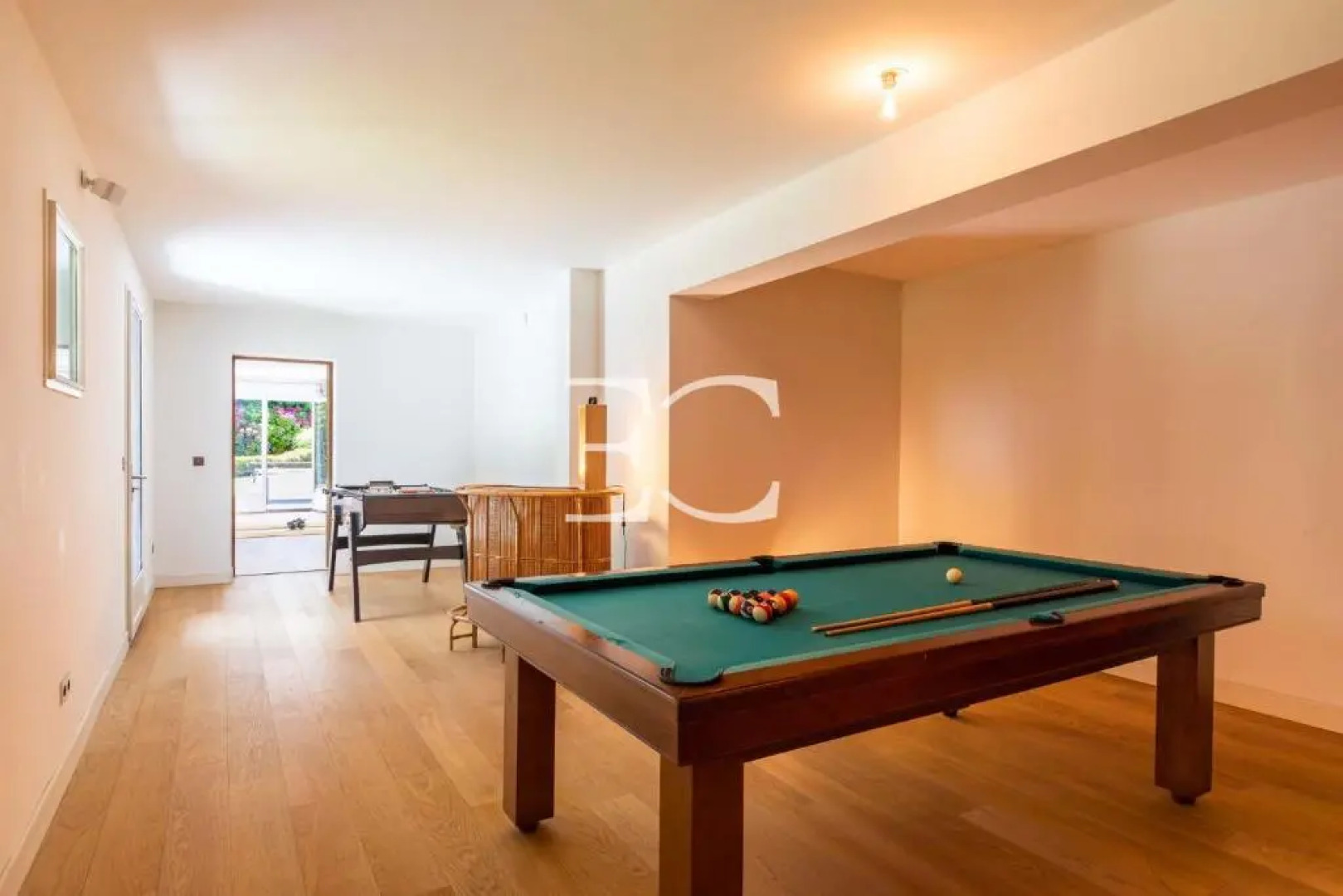 Easy Clés- Splendid 8 bedrooms property & pool