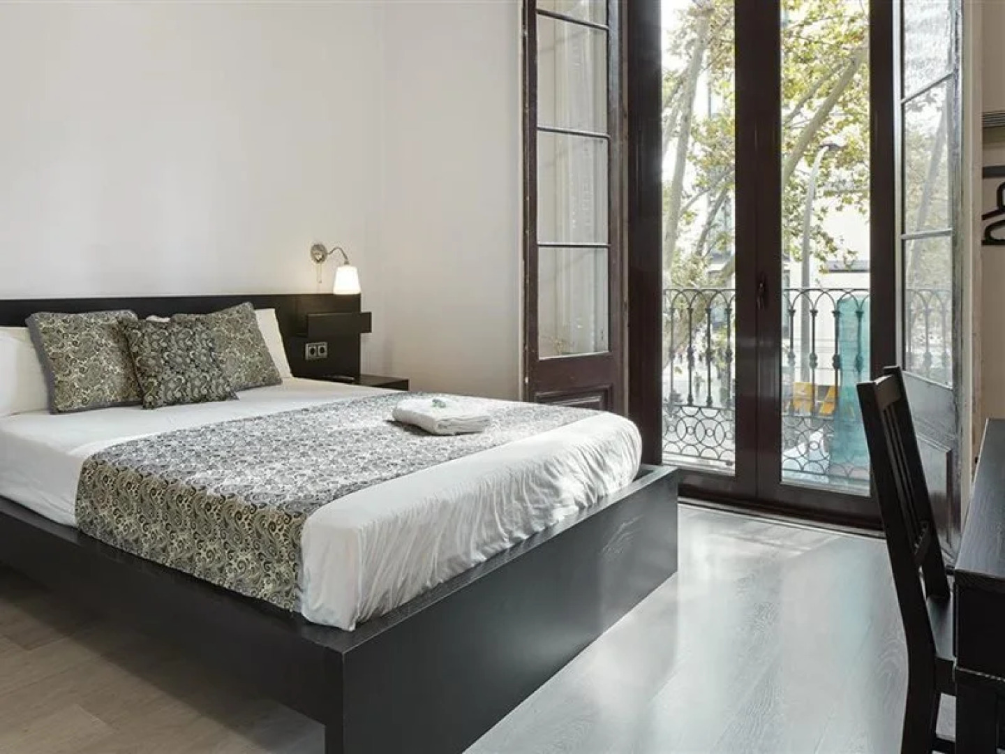 Отель BruStar Gotic-Centric