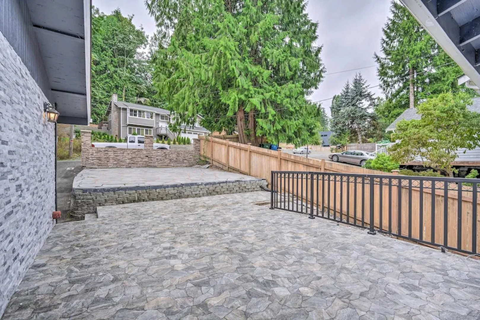 Shoreline Home w/ Deck ~ 14 Mi to Downtown Seattle