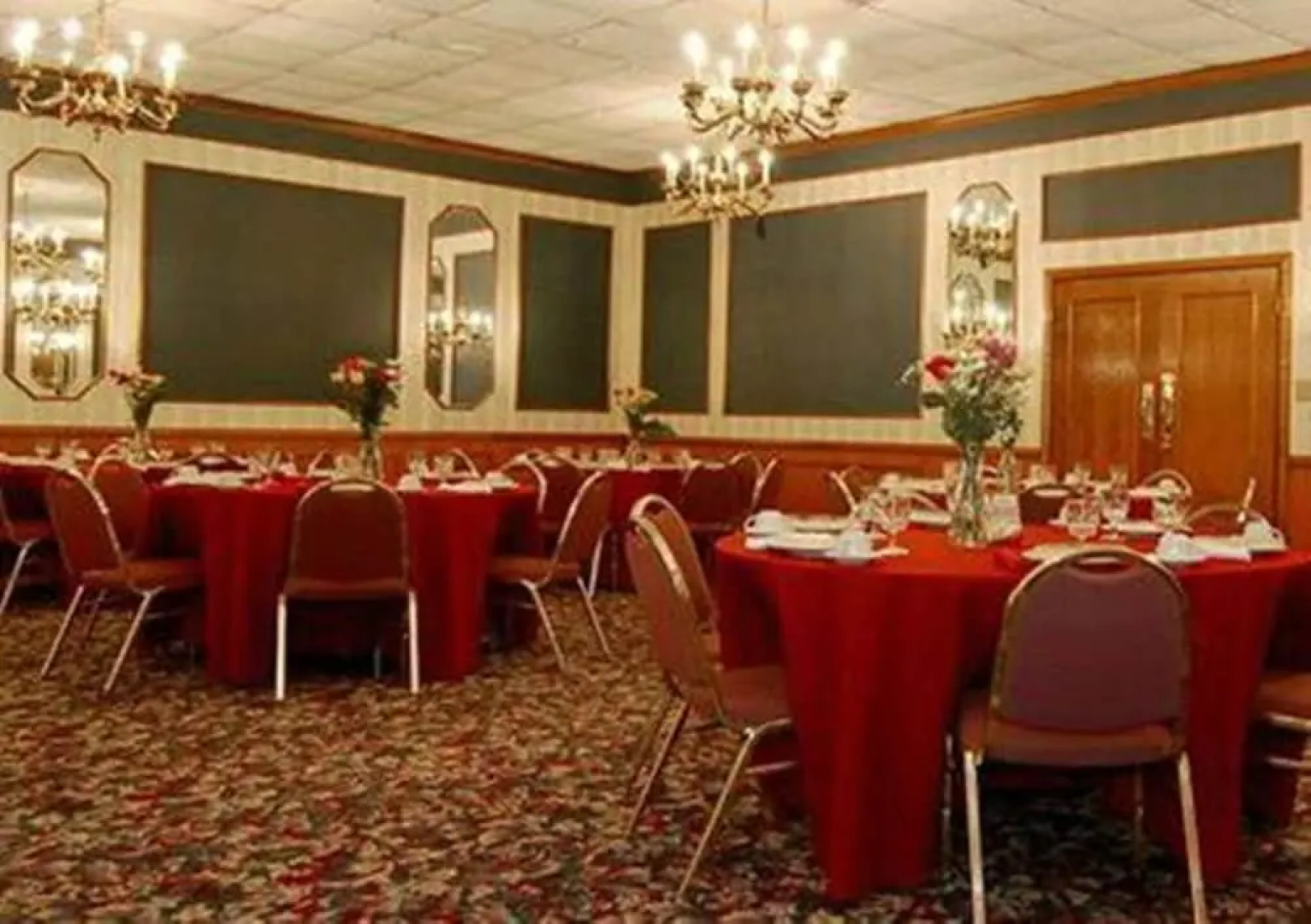 Red Carpet Inn & Suites