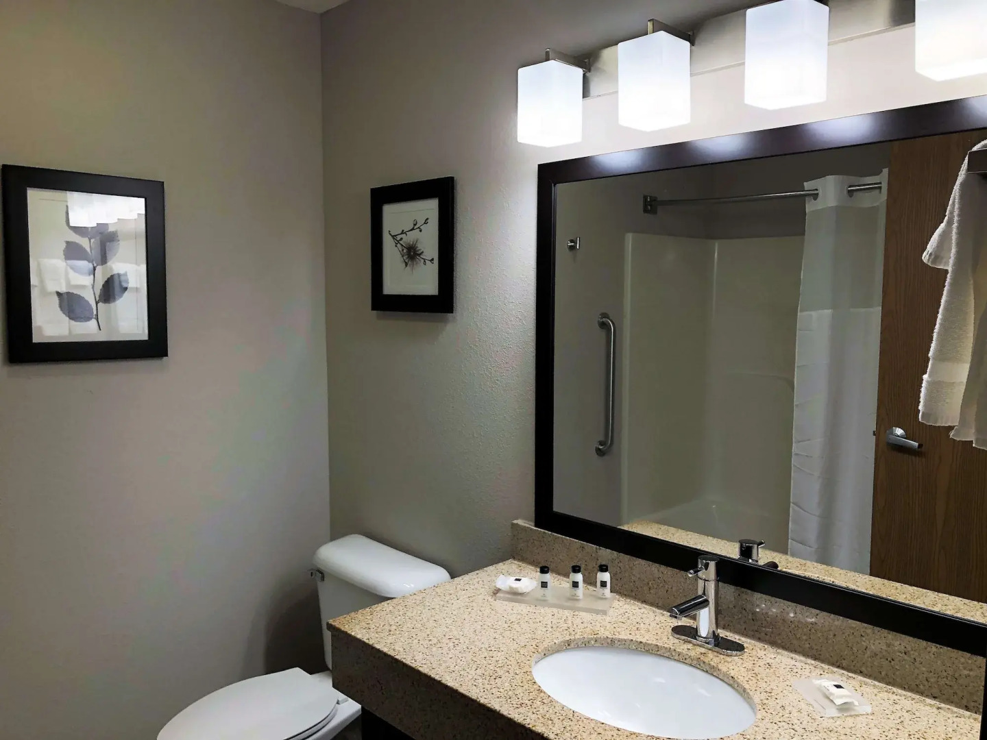 Country Inn & Suites by Radisson, Mt. Pleasant-Racine West, WI