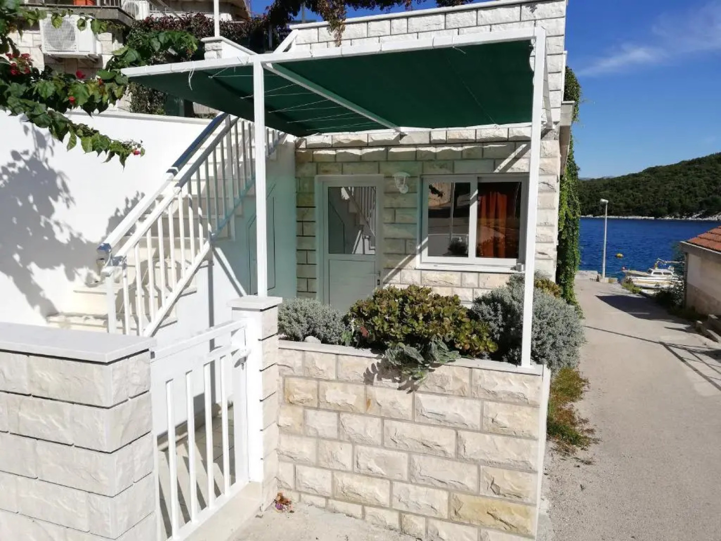 Shell Bay Apartments