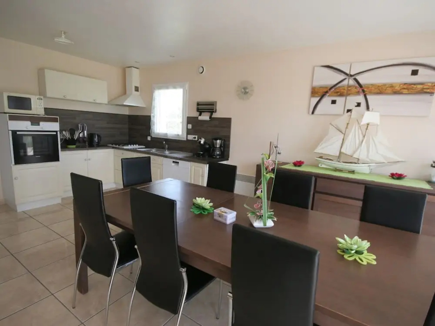 Villa With Indoor Heated Pool and Jacuzzi, Only 1.5 km of Beach and sea