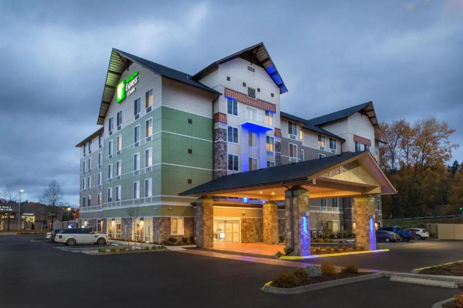 Holiday Inn Express & Suites Seattle South - Tukwila by IHG