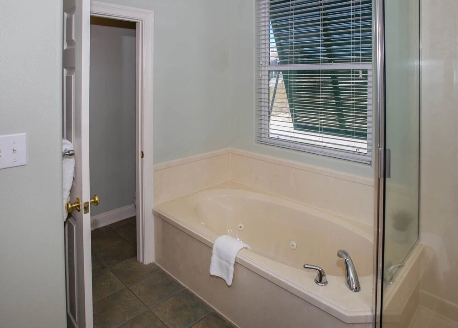 Serenity on the Shore 5 Bedrooms 4.5 Bathrooms Home