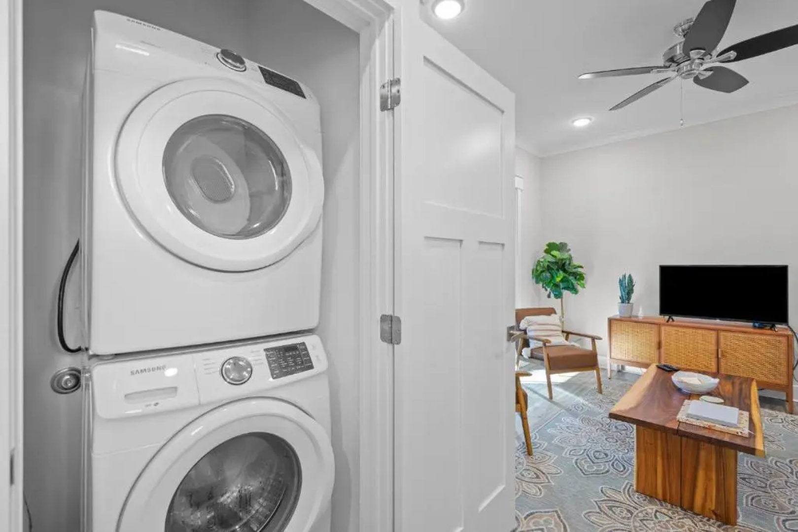 Modern Carolina Beach Boardwalk Cottage near Amenities!