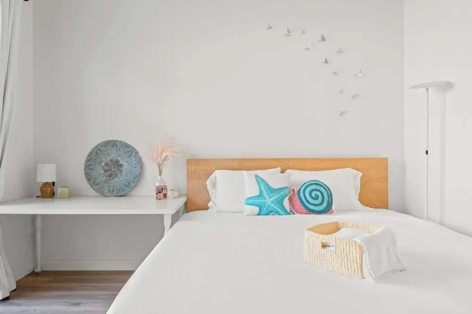 Private Entry Suite w Patio Bath Kitchenette