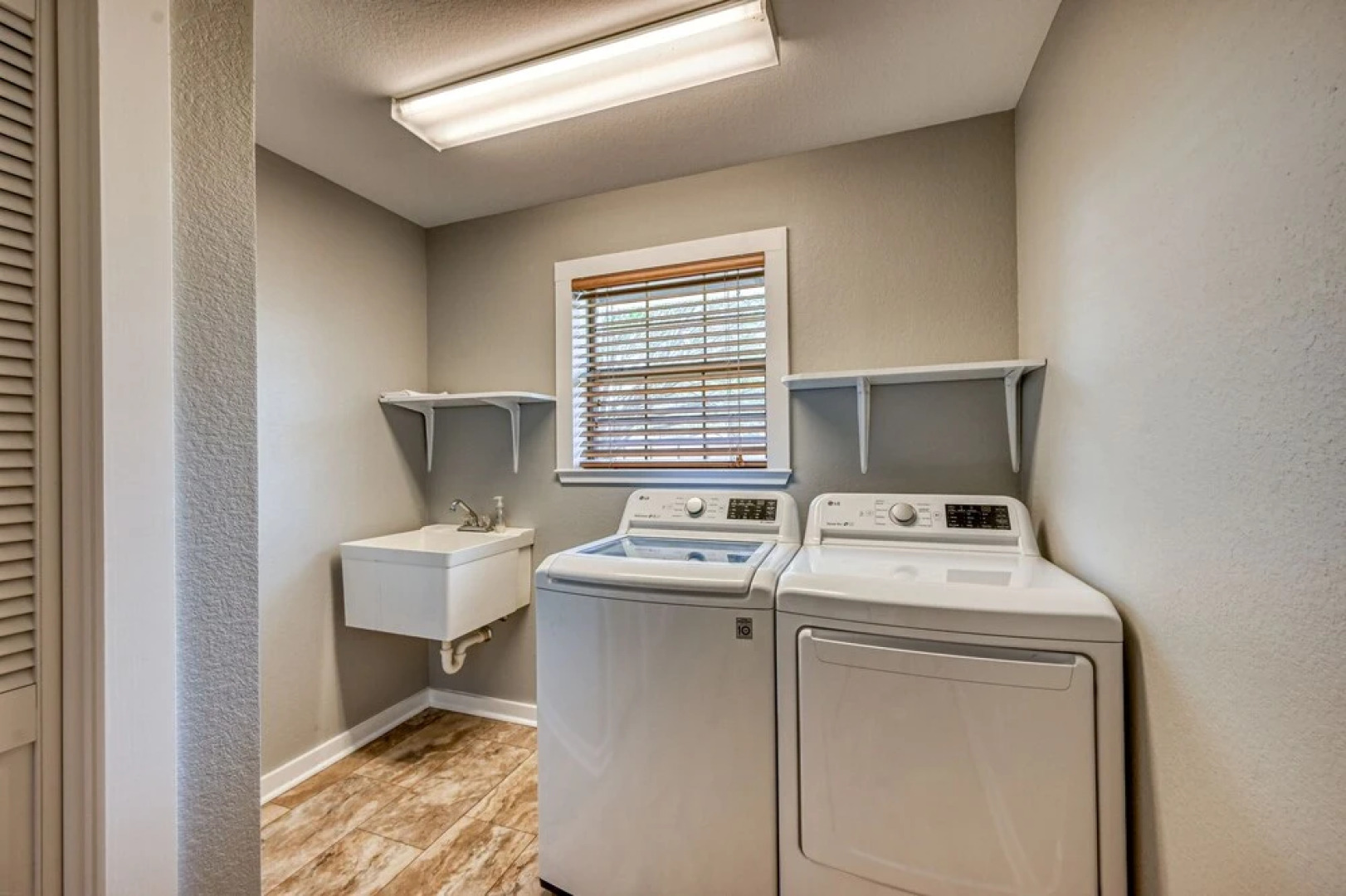 Wow! Exceptional House With Inviting Fire Pit!