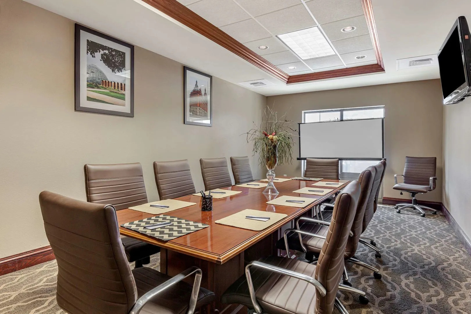 Holiday Inn Express & Suites Milwaukee Nw Park Place by IHG