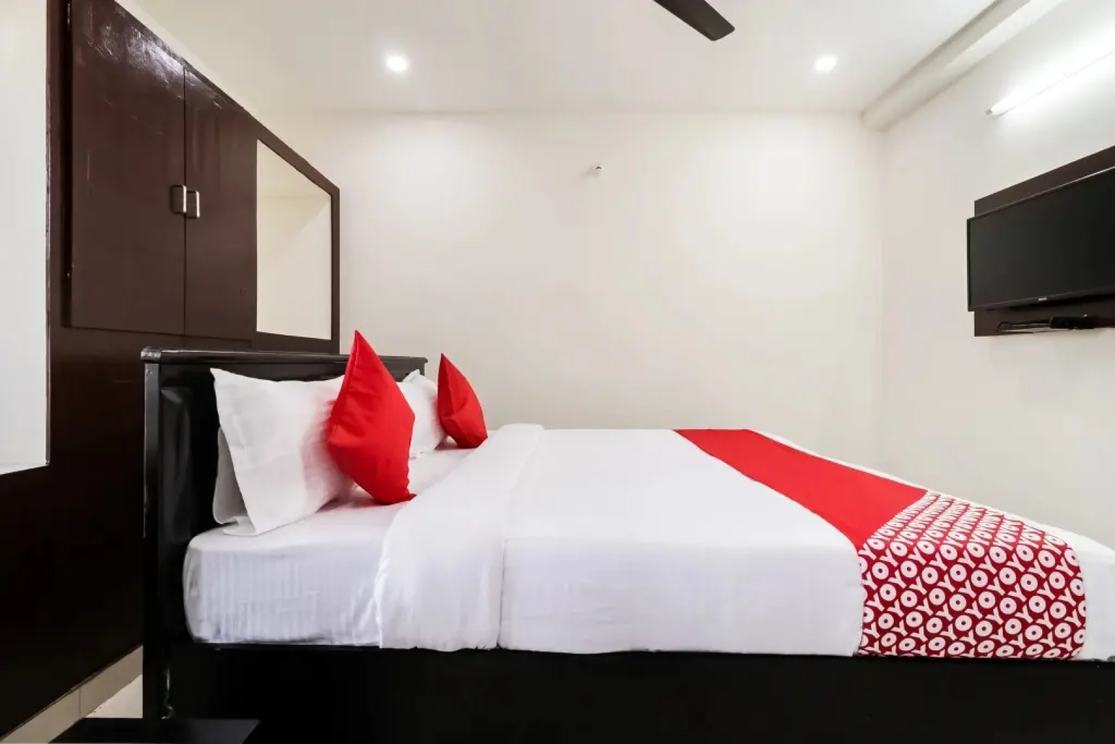 Victory Grand by OYO Rooms