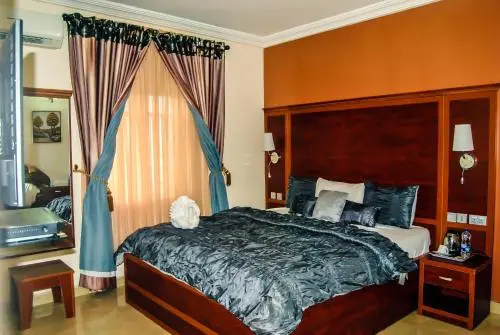 Royal Jatoz Hotels