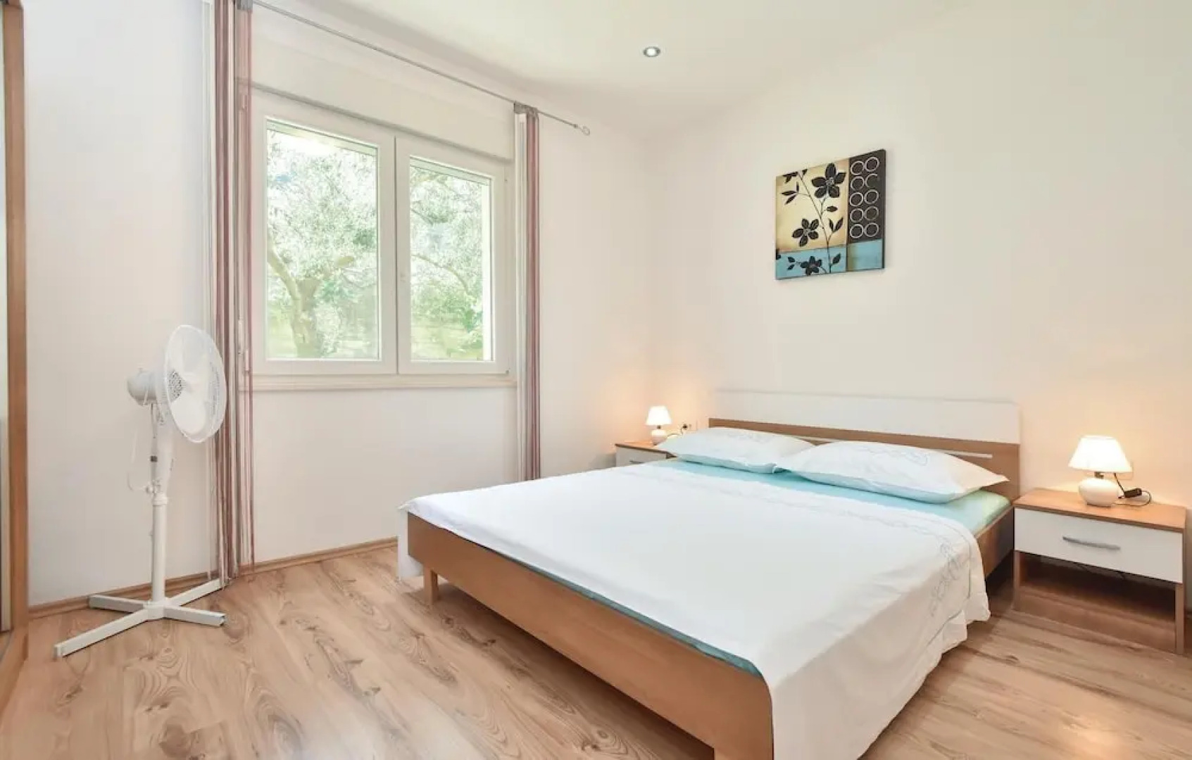 Stunning Home in Srinjine With Wifi and 4 Bedrooms