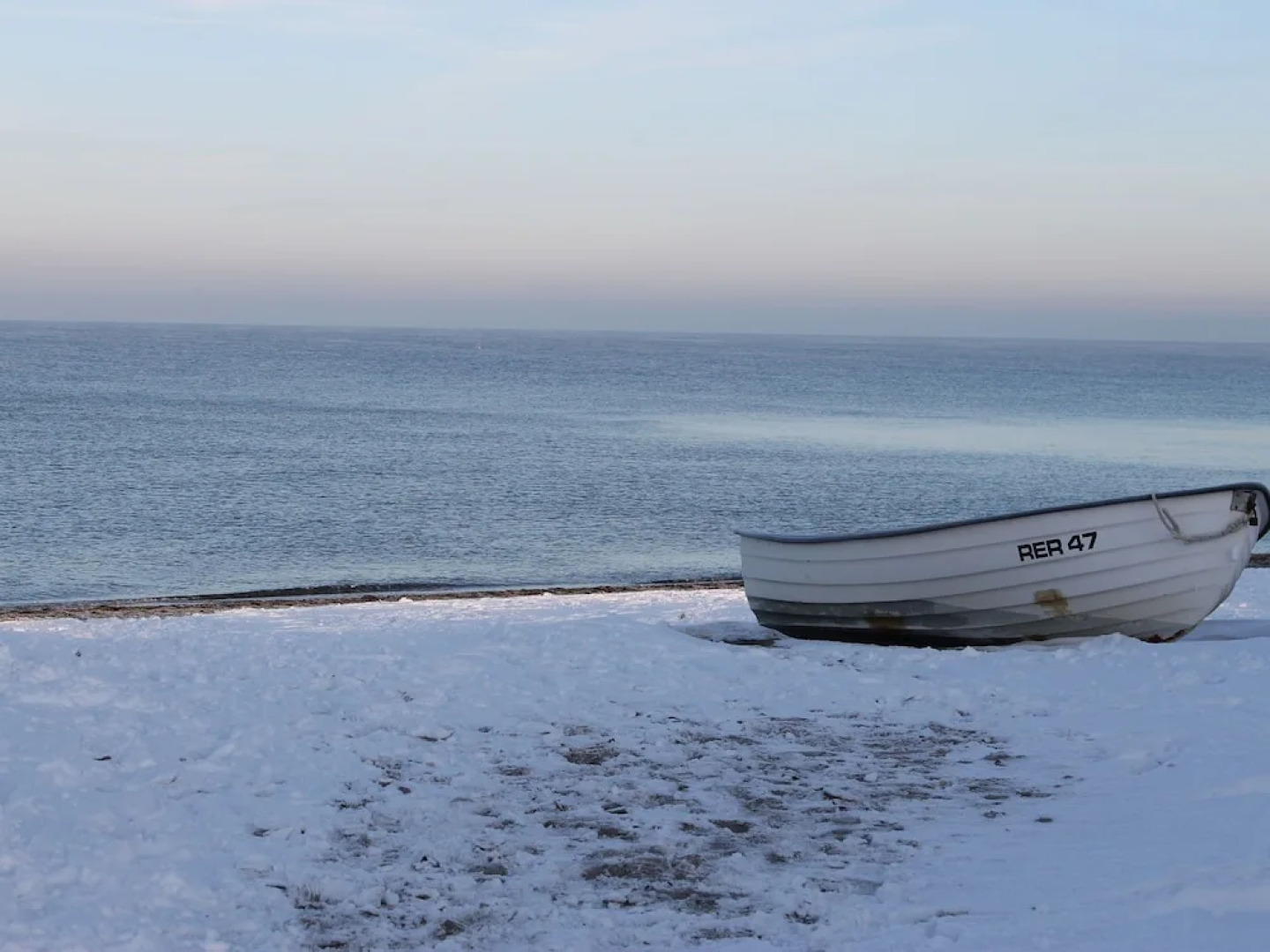 Beachside Apartment in Pepelow with Garden