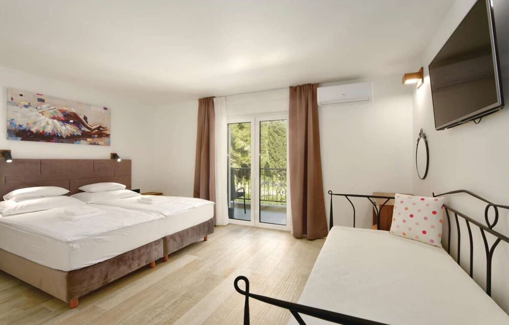 Amazing Home in Omis with Hot Tub, Sauna & WiFi