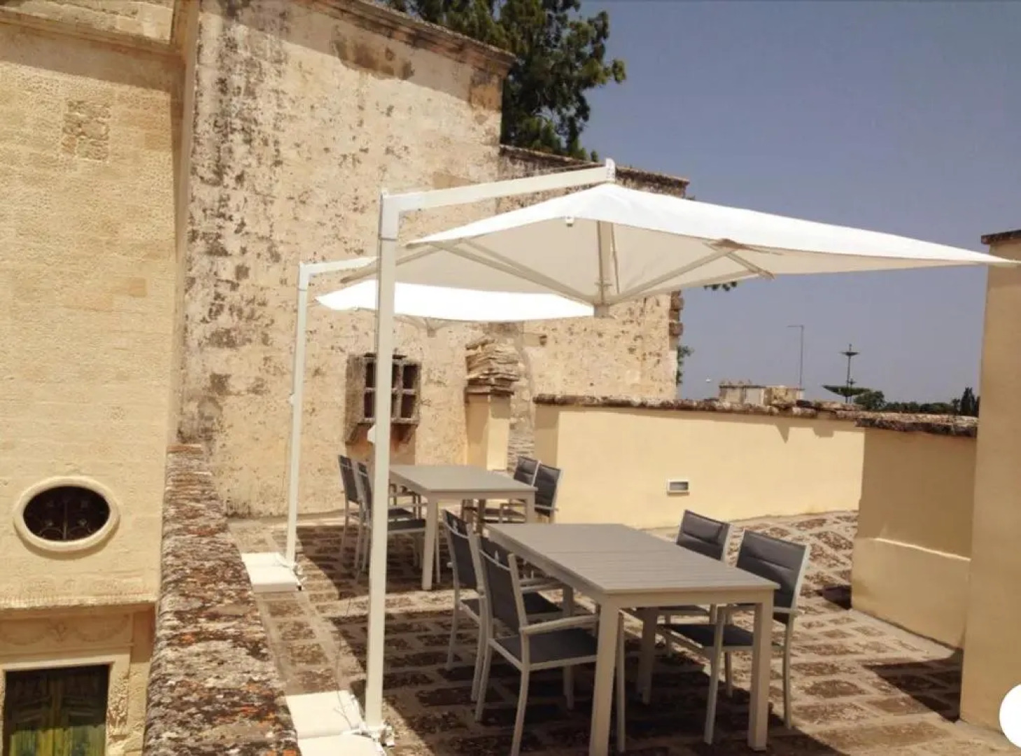 Palazzo de Carlo e il parco dei 7 pozzi