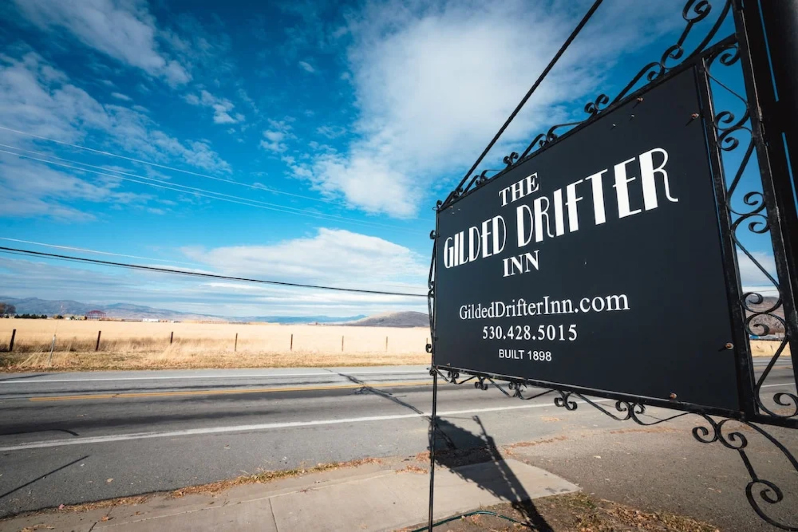 The Gilded Drifter Inn