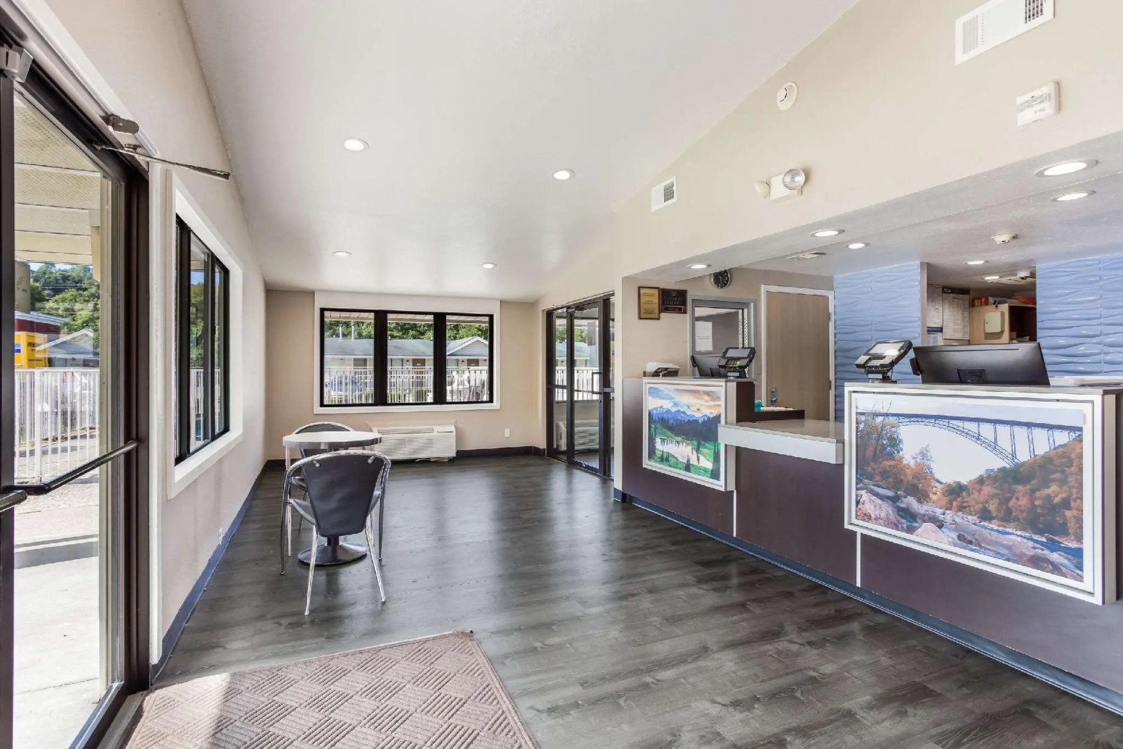 Motel 6 Cross Lanes, WV - Goff Mountain Rd