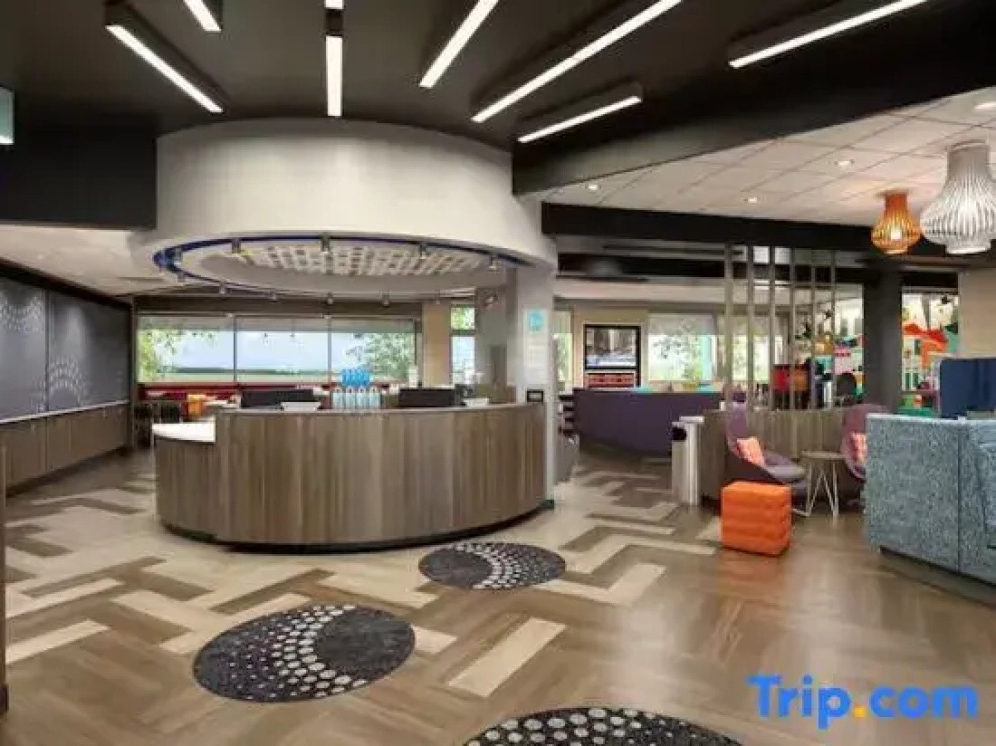 Tru by Hilton Commerce